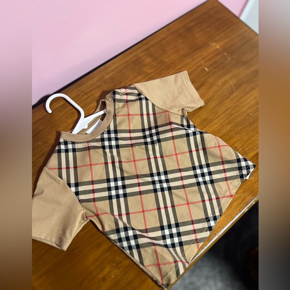 Worn once, Burberry T-Shirt 12m